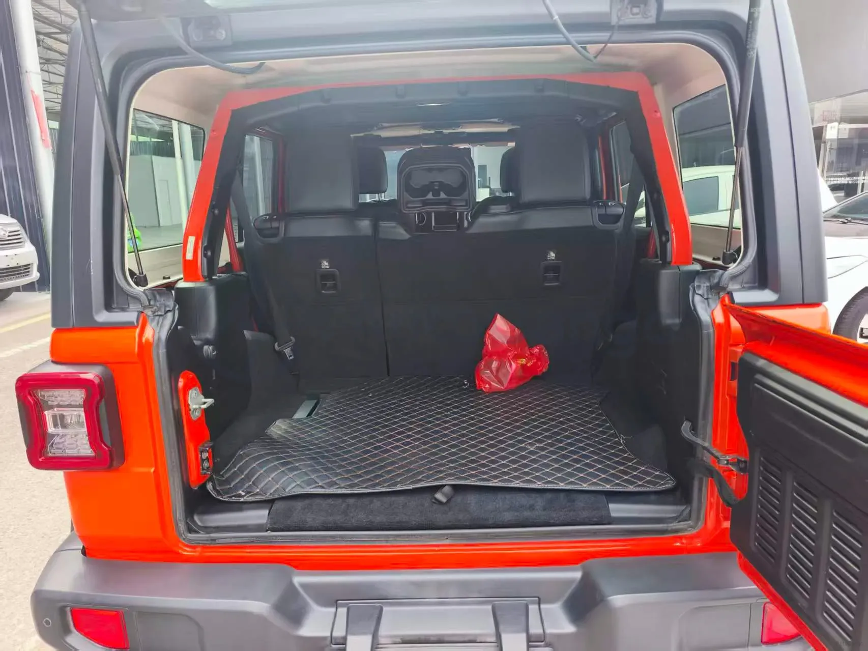 Jeep Wrangler 2018 2.0T Sahara Four-Door - Excellent Condition