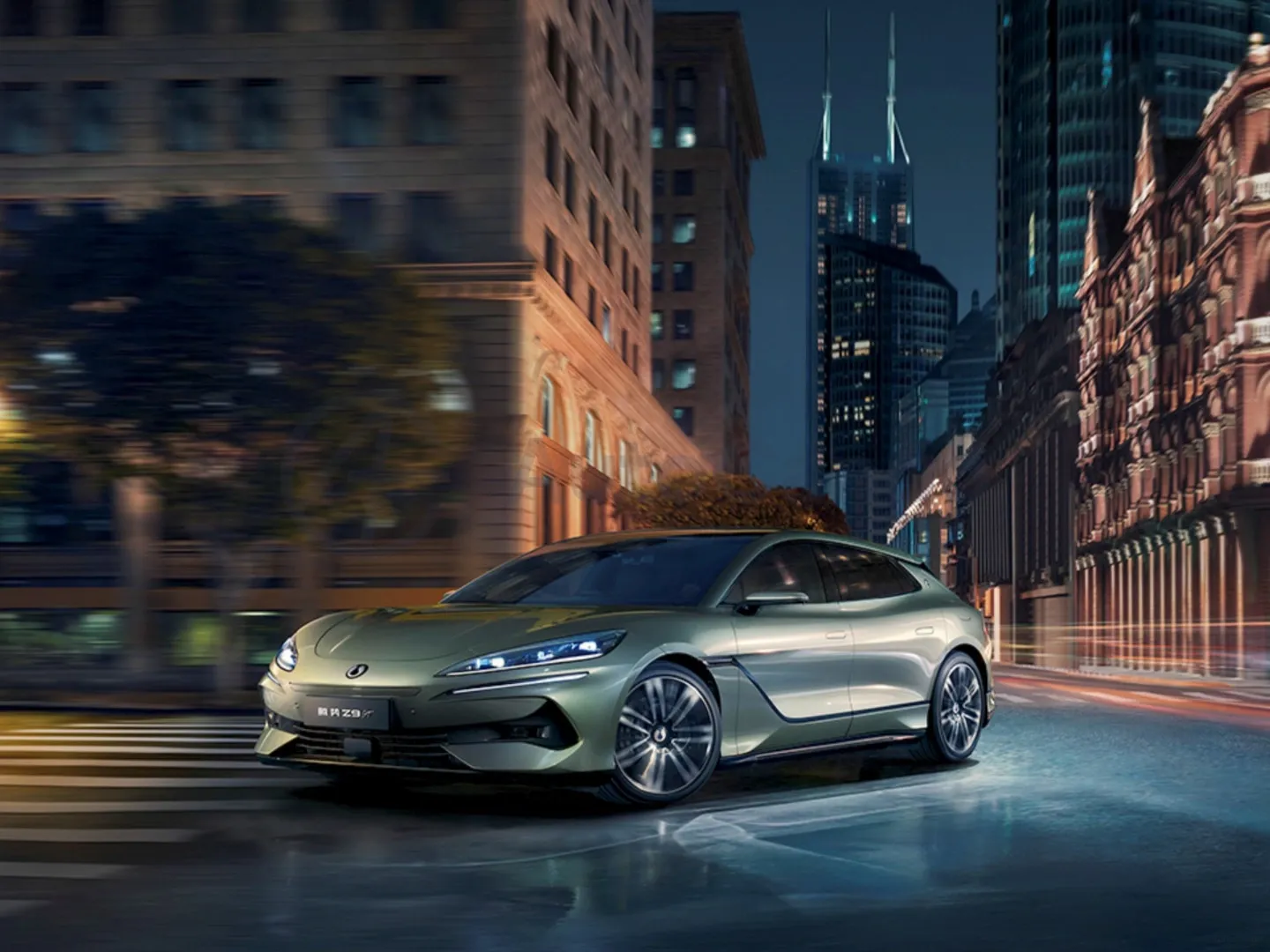 Denza Z9 GT vs. NIO ET5T: Battle of High-Performance SUVs
