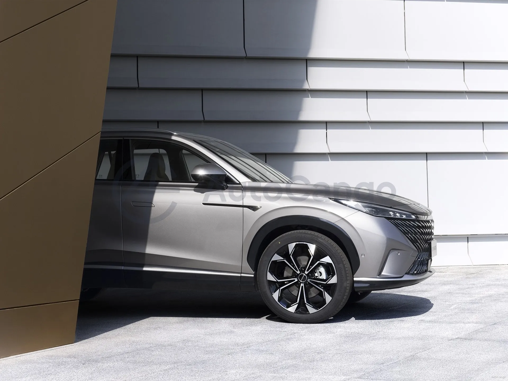 Roewe RX5,autocango,china used car exporter,china ev exporter,chinese used car exporter,chinese used ev exporter