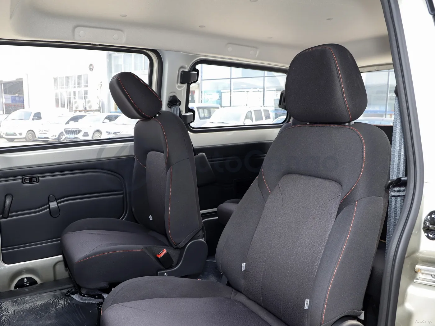 2022 DongFeng Fengon Fengon 380 1.5L 112HP L4 5MT,autocango,china used car exporter,china ev exporter,chinese used car exporter,chinese used ev exporter