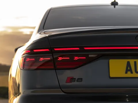 2025 Audi S8 4.0T 571HP V8 8AT