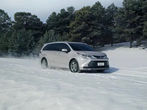2026 Toyota Sienna 2.5L 189HP L4 E-CVT Hybrid