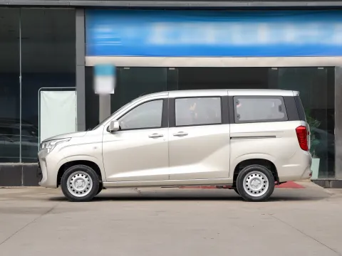 2022 DongFeng Fengon Fengon 380 1.5L 112HP L4 5MT