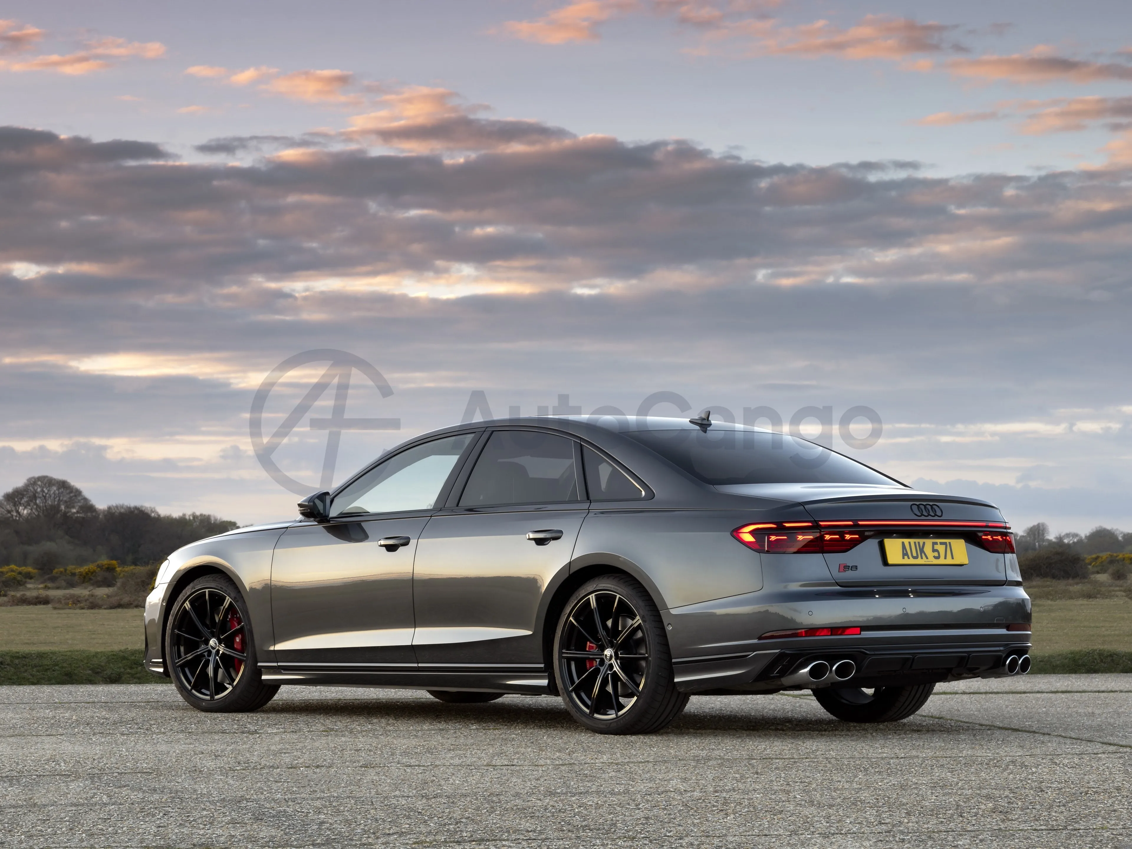 2025 Audi S8 4.0T 571HP V8 8AT,autocango,china used car exporter,china ev exporter,chinese used car exporter,chinese used ev exporter