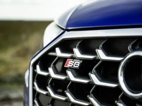 2025 Audi S8 4.0T 571HP V8 8AT