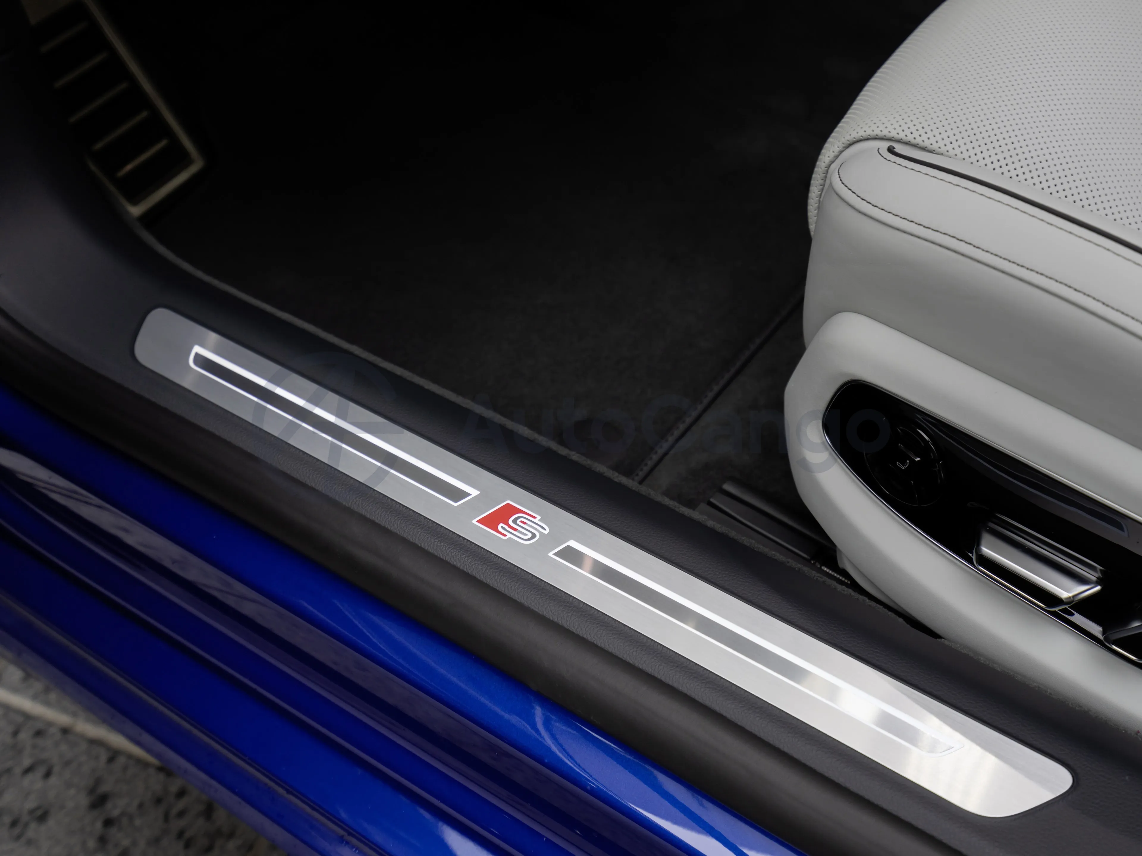 2025 Audi S8 4.0T 571HP V8 8AT,autocango,china used car exporter,china ev exporter,chinese used car exporter,chinese used ev exporter