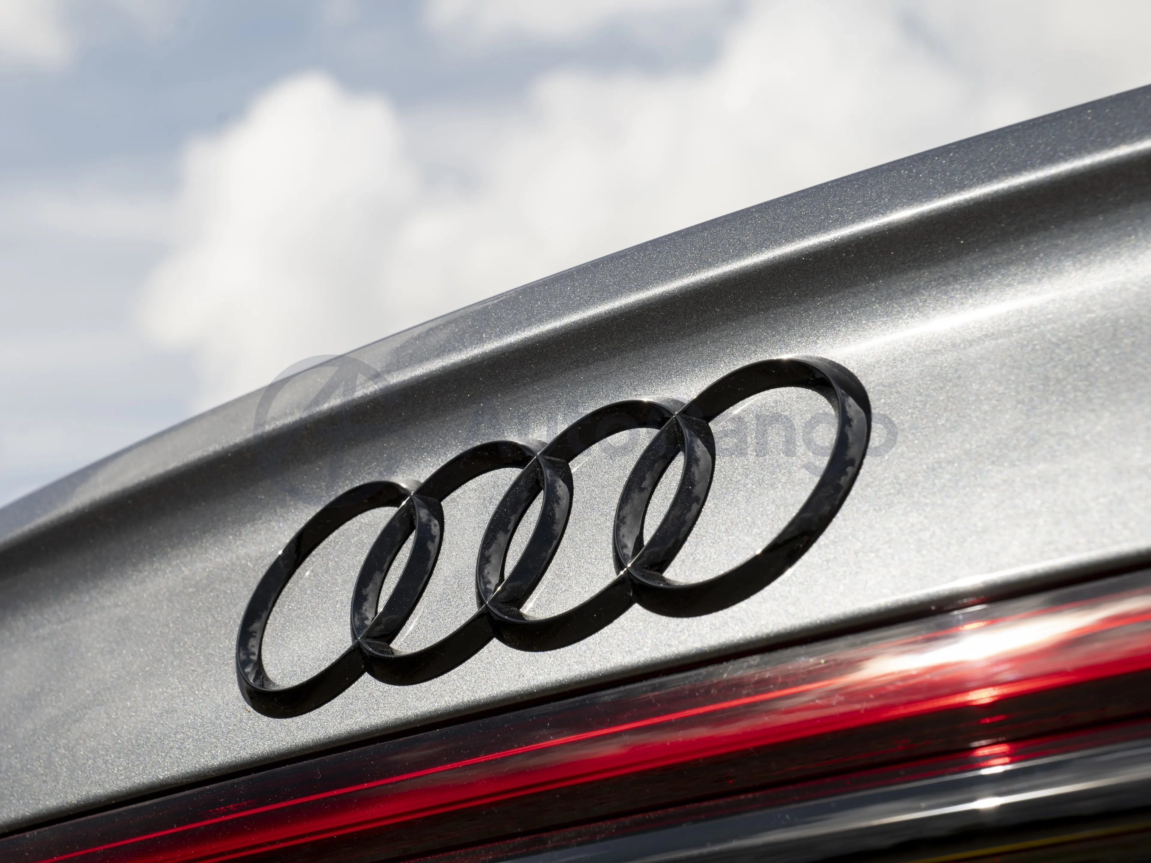 2025 Audi S8 4.0T 571HP V8 8AT,autocango,china used car exporter,china ev exporter,chinese used car exporter,chinese used ev exporter