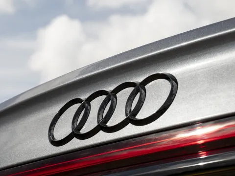 2025 Audi S8 4.0T 571HP V8 8AT