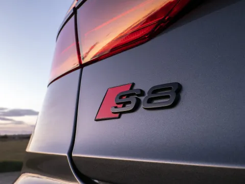 2025 Audi S8 4.0T 571HP V8 8AT