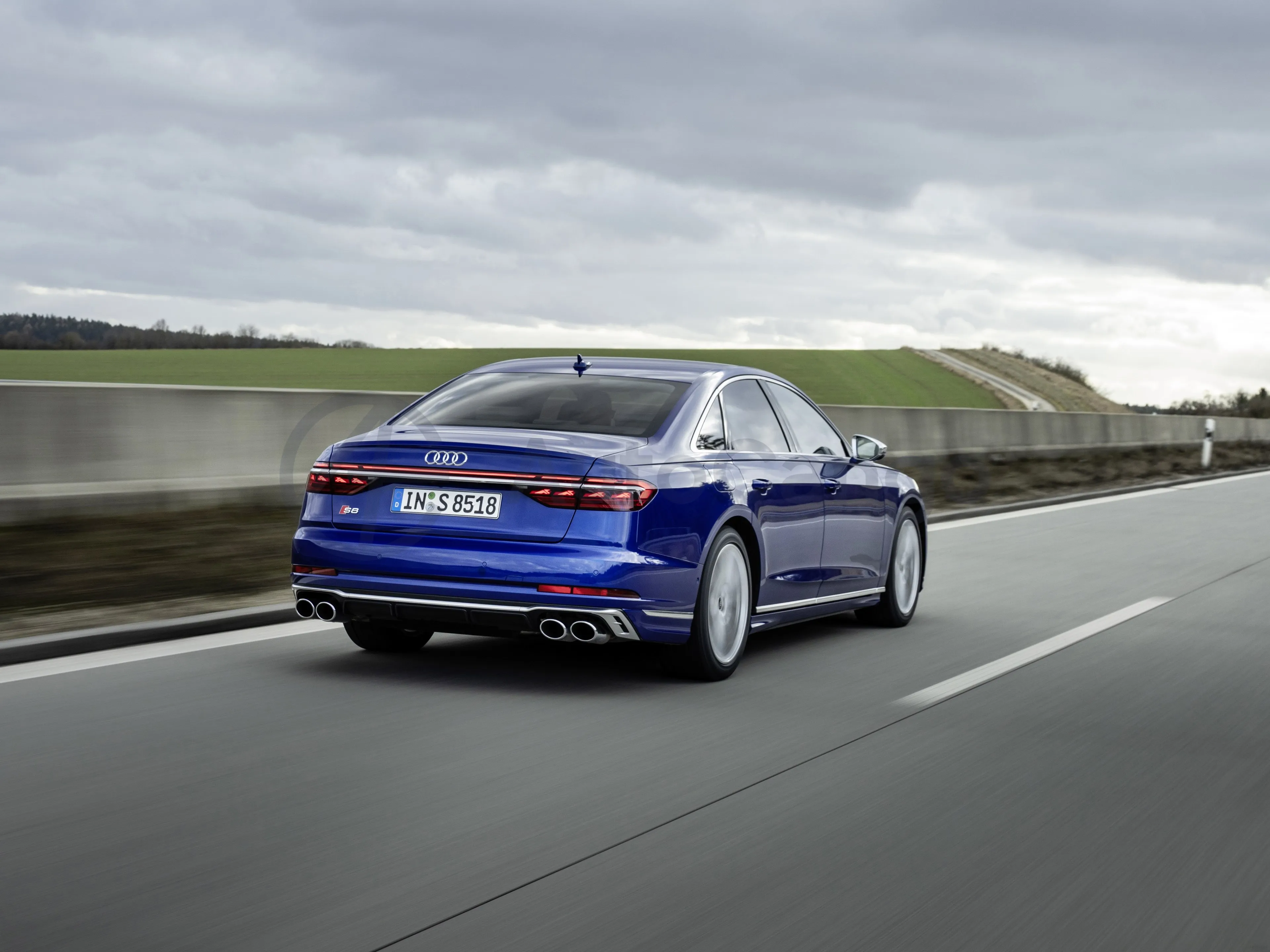 2025 Audi S8 4.0T 571HP V8 8AT,autocango,china used car exporter,china ev exporter,chinese used car exporter,chinese used ev exporter