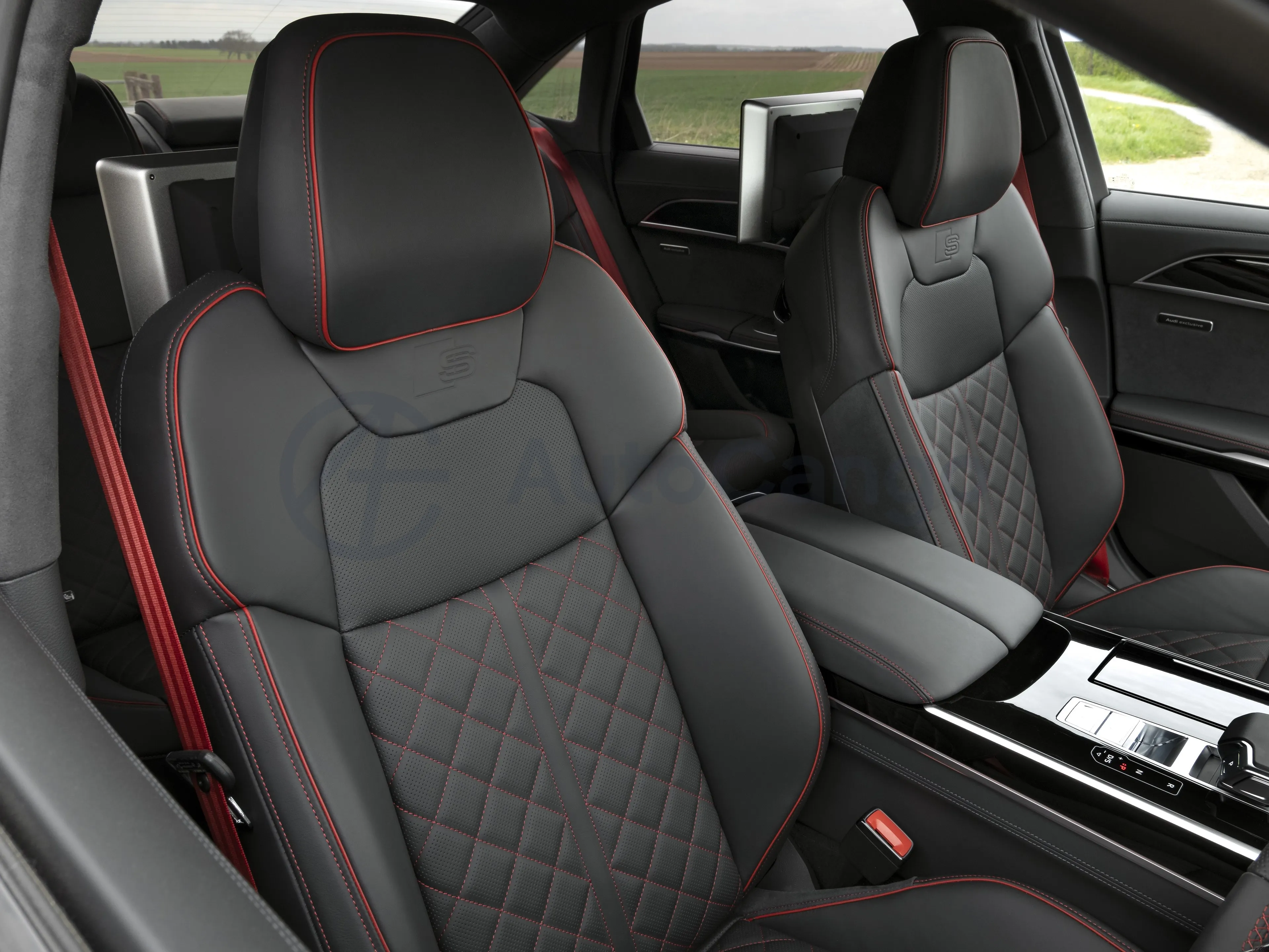 2025 Audi S8 4.0T 571HP V8 8AT,autocango,china used car exporter,china ev exporter,chinese used car exporter,chinese used ev exporter