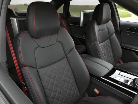 2025 Audi S8 4.0T 571HP V8 8AT
