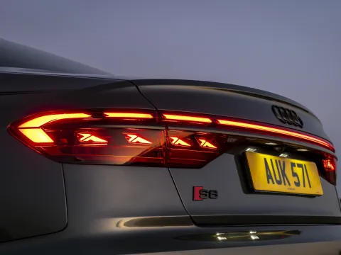 2025 Audi S8 4.0T 571HP V8 8AT