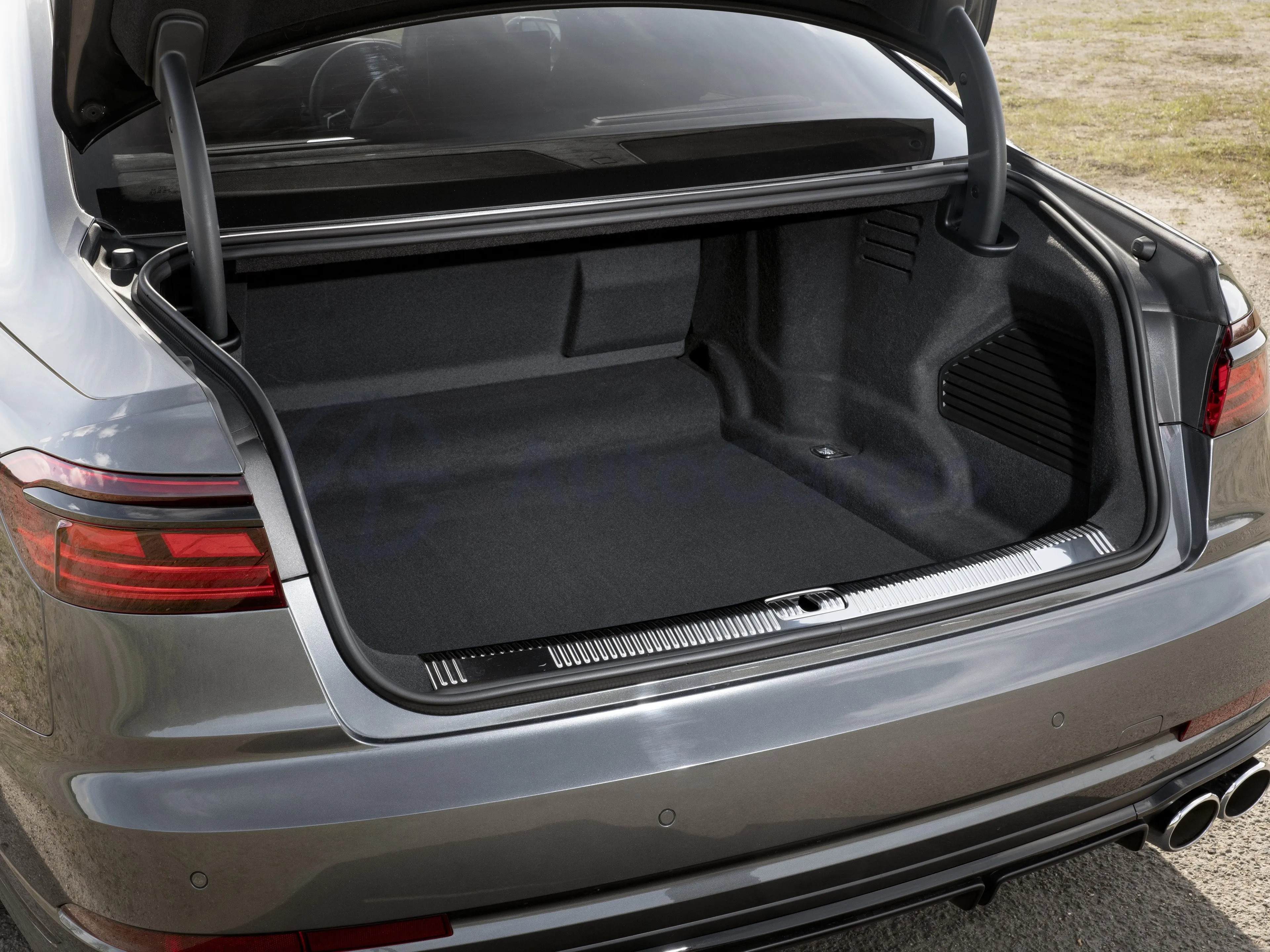2025 Audi S8 4.0T 571HP V8 8AT,autocango,china used car exporter,china ev exporter,chinese used car exporter,chinese used ev exporter