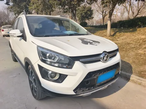 2015 BeiJing Auto Senova X25 1.5L 116HP L4 5MT