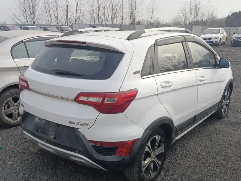 2015 BeiJing Auto Senova X25 1.5L 116HP L4 5MT