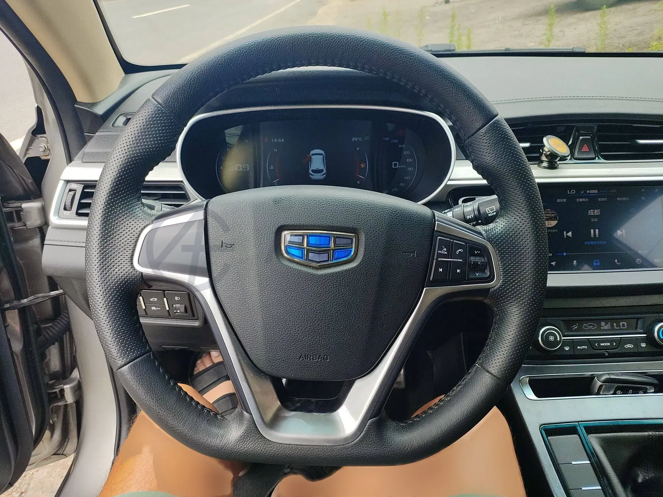 2018 Geely Vision S1 1.5L 109HP L4 5MT,autocango,china used car exporter,china ev exporter,chinese used car exporter,chinese used ev exporter