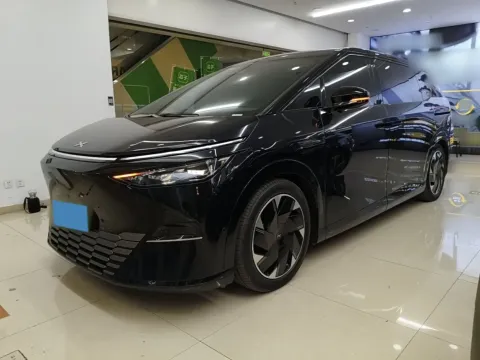 2024 Xpeng X9 BEV 101.5KWH,autocango,china used car exporter,china ev exporter,chinese used car exporter,chinese used ev exporter