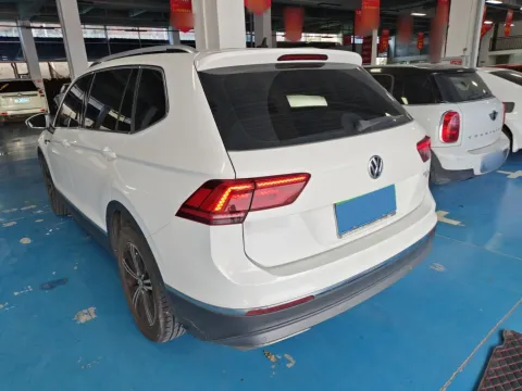 2017 Volkswagen Tiguan L 2.0T 220HP L4 7DCT,autocango,china used car exporter,china ev exporter,chinese used car exporter,chinese used ev exporter