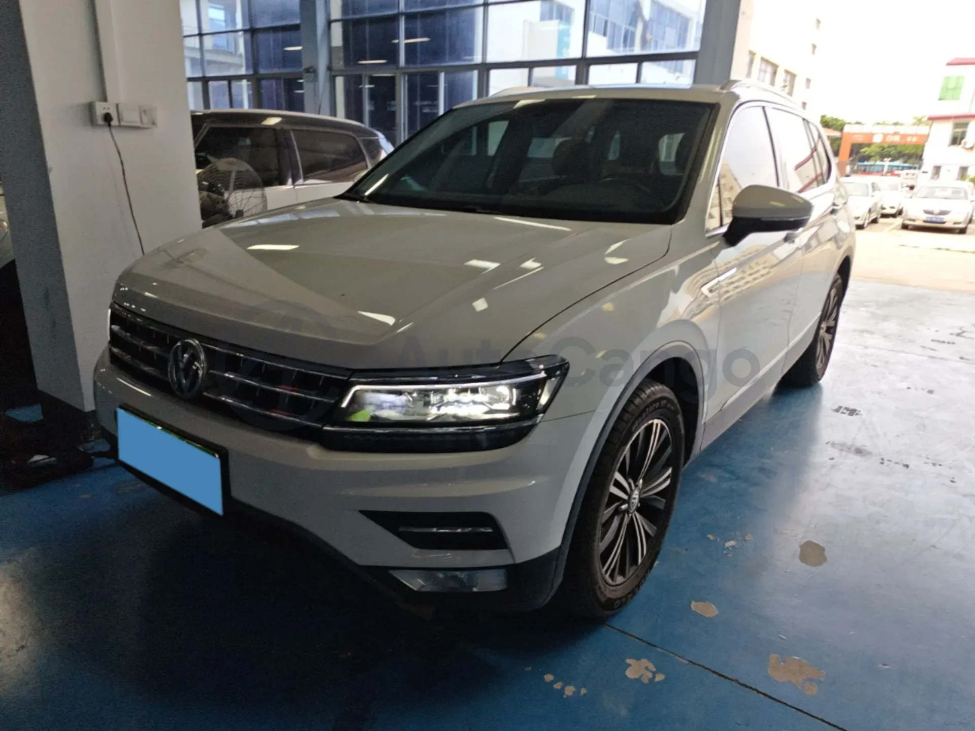 2017 Volkswagen Tiguan L 2.0T 220HP L4 7DCT,autocango,china used car exporter,china ev exporter,chinese used car exporter,chinese used ev exporter