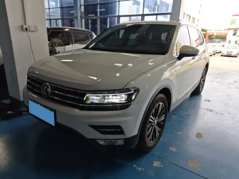 2017 Volkswagen Tiguan L 2.0T 220HP L4 7DCT,autocango,china used car exporter,china ev exporter,chinese used car exporter,chinese used ev exporter