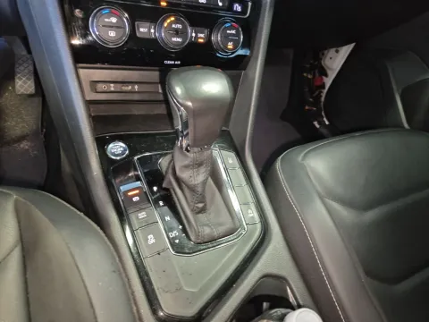 2017 Volkswagen Tiguan L 2.0T 220HP L4 7DCT