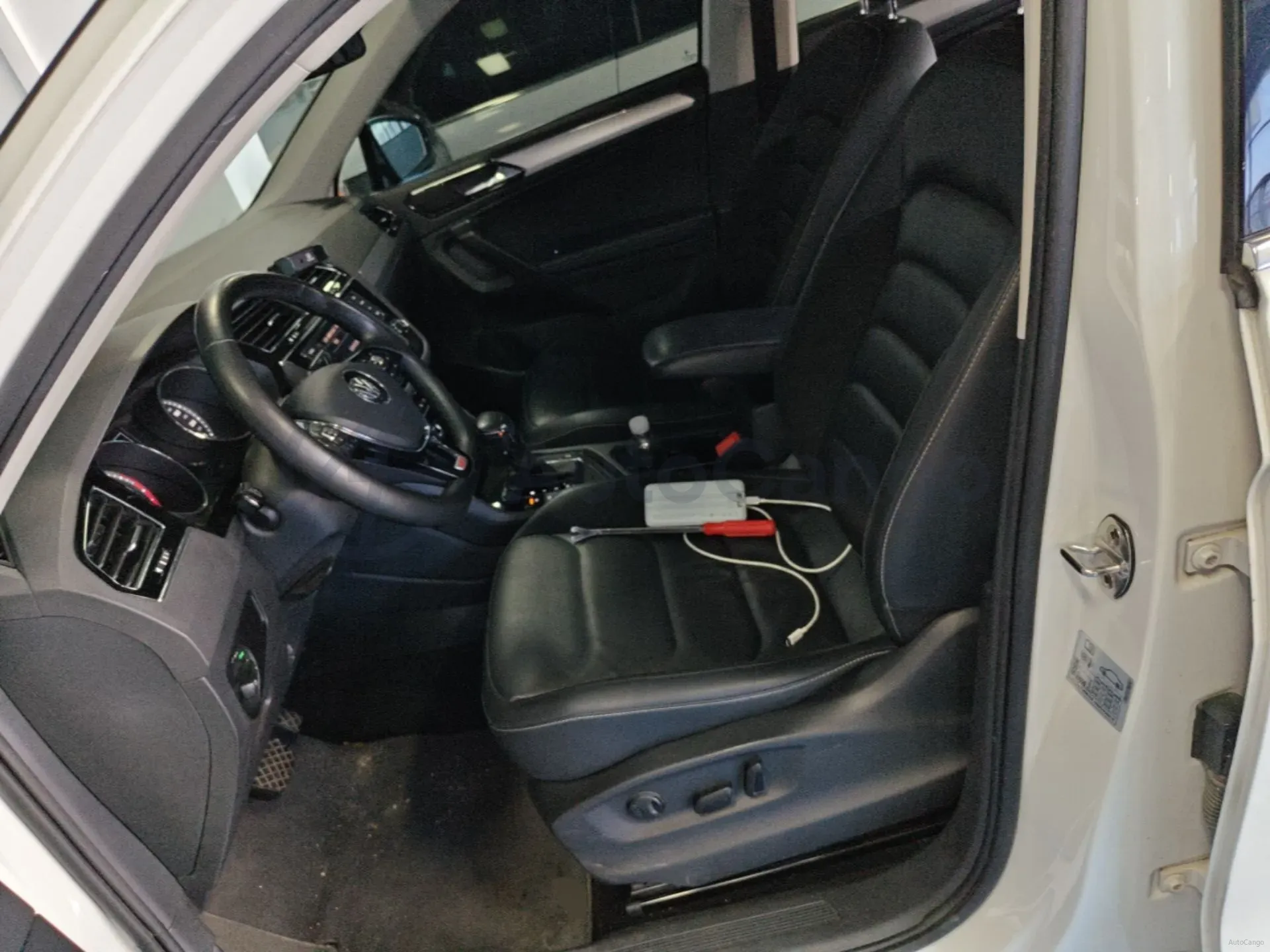 2017 Volkswagen Tiguan L 2.0T 220HP L4 7DCT,autocango,china used car exporter,china ev exporter,chinese used car exporter,chinese used ev exporter