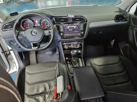 2017 Volkswagen Tiguan L 2.0T 220HP L4 7DCT
