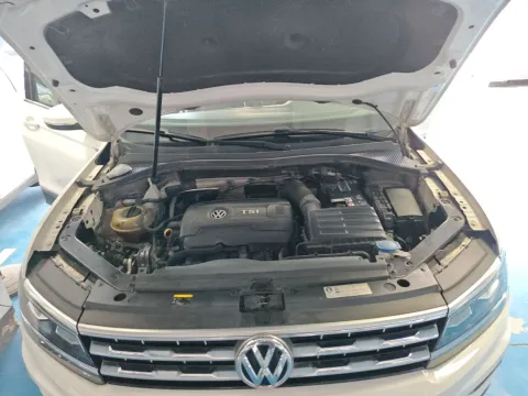 2017 Volkswagen Tiguan L 2.0T 220HP L4 7DCT