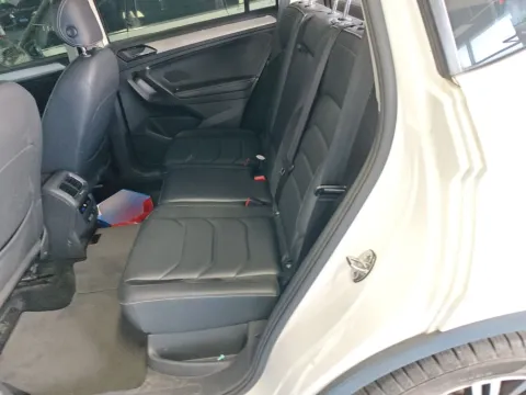 2017 Volkswagen Tiguan L 2.0T 220HP L4 7DCT