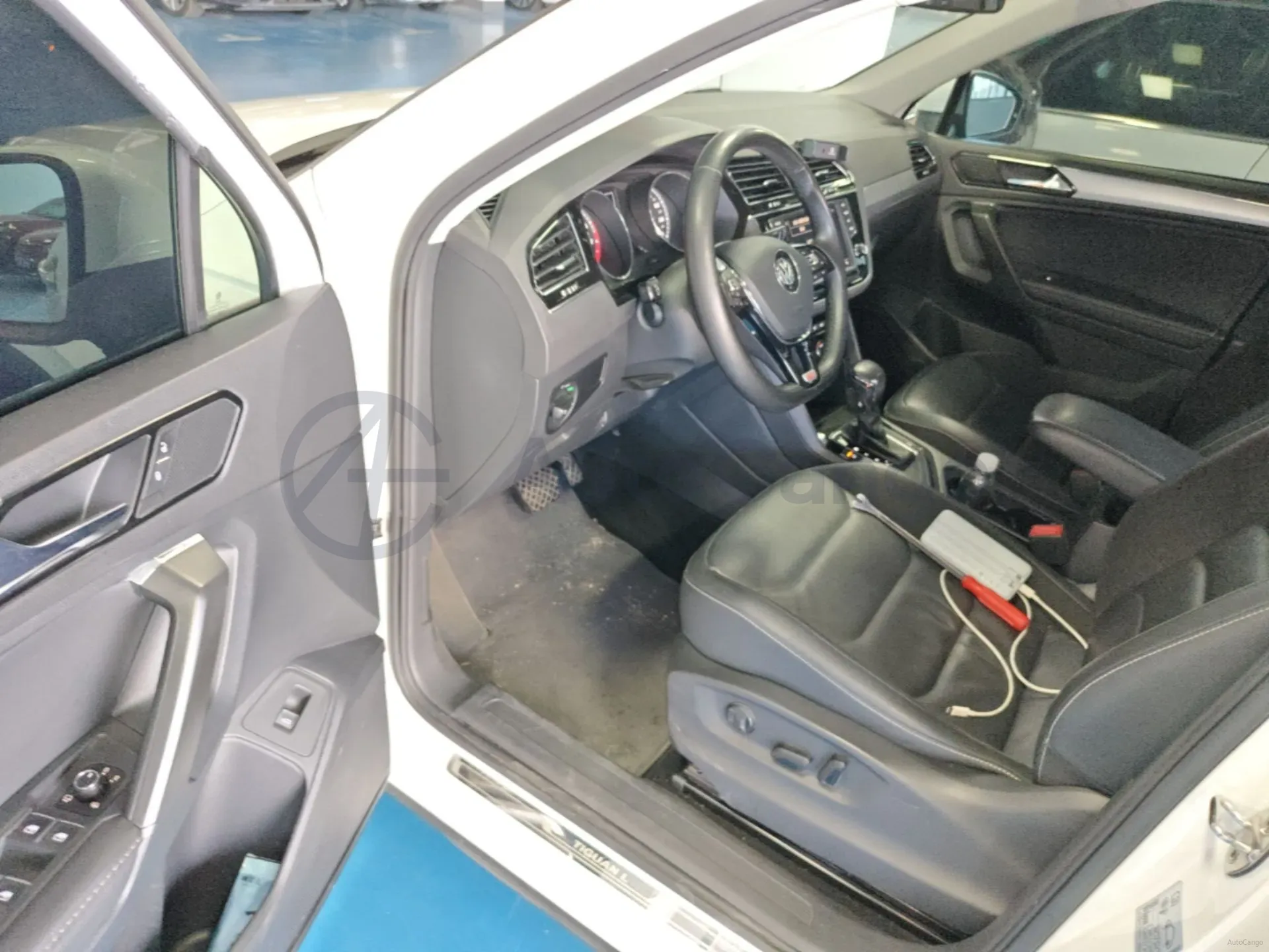 2017 Volkswagen Tiguan L 2.0T 220HP L4 7DCT,autocango,china used car exporter,china ev exporter,chinese used car exporter,chinese used ev exporter