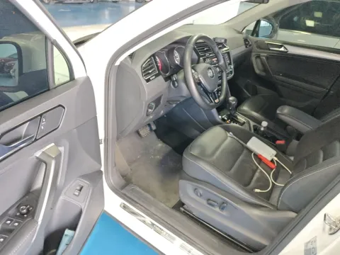 2017 Volkswagen Tiguan L 2.0T 220HP L4 7DCT