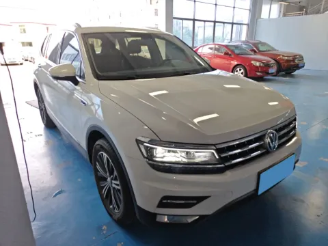 2017 Volkswagen Tiguan L 2.0T 220HP L4 7DCT,autocango,china used car exporter,china ev exporter,chinese used car exporter,chinese used ev exporter