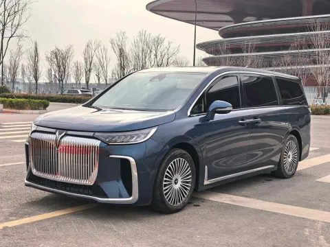 2025 Voyah Dream 1.5T 150HP L4 PHEV 41.7KWH,autocango,china used car exporter,china ev exporter,chinese used car exporter,chinese used ev exporter