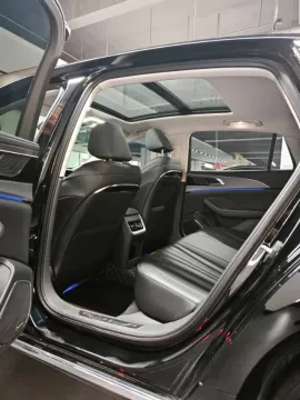 2023 HongQi H5 2.0T 224HP L4 8AT,autocango,china used car exporter,china ev exporter,chinese used car exporter,chinese used ev exporter