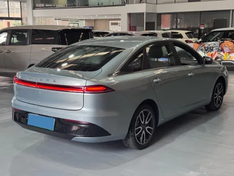 2025 Roewe D6 BEV