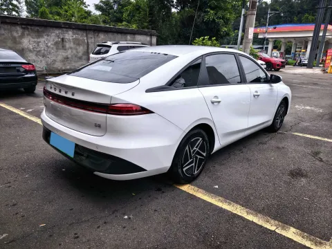 2025 Roewe D6 BEV