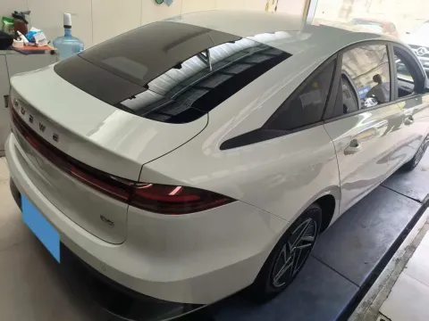 2025 Roewe D6 BEV