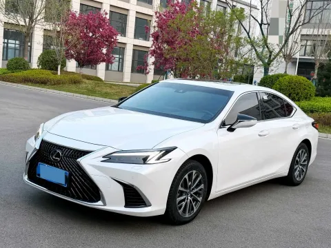 2025 LEXUS ES,autocango,china used car exporter,china ev exporter,chinese used car exporter,chinese used ev exporter