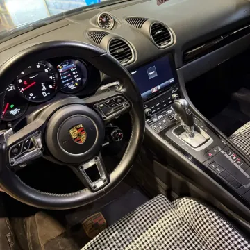 2022 Porsche 718 2.0T 300HP H4 7DCT