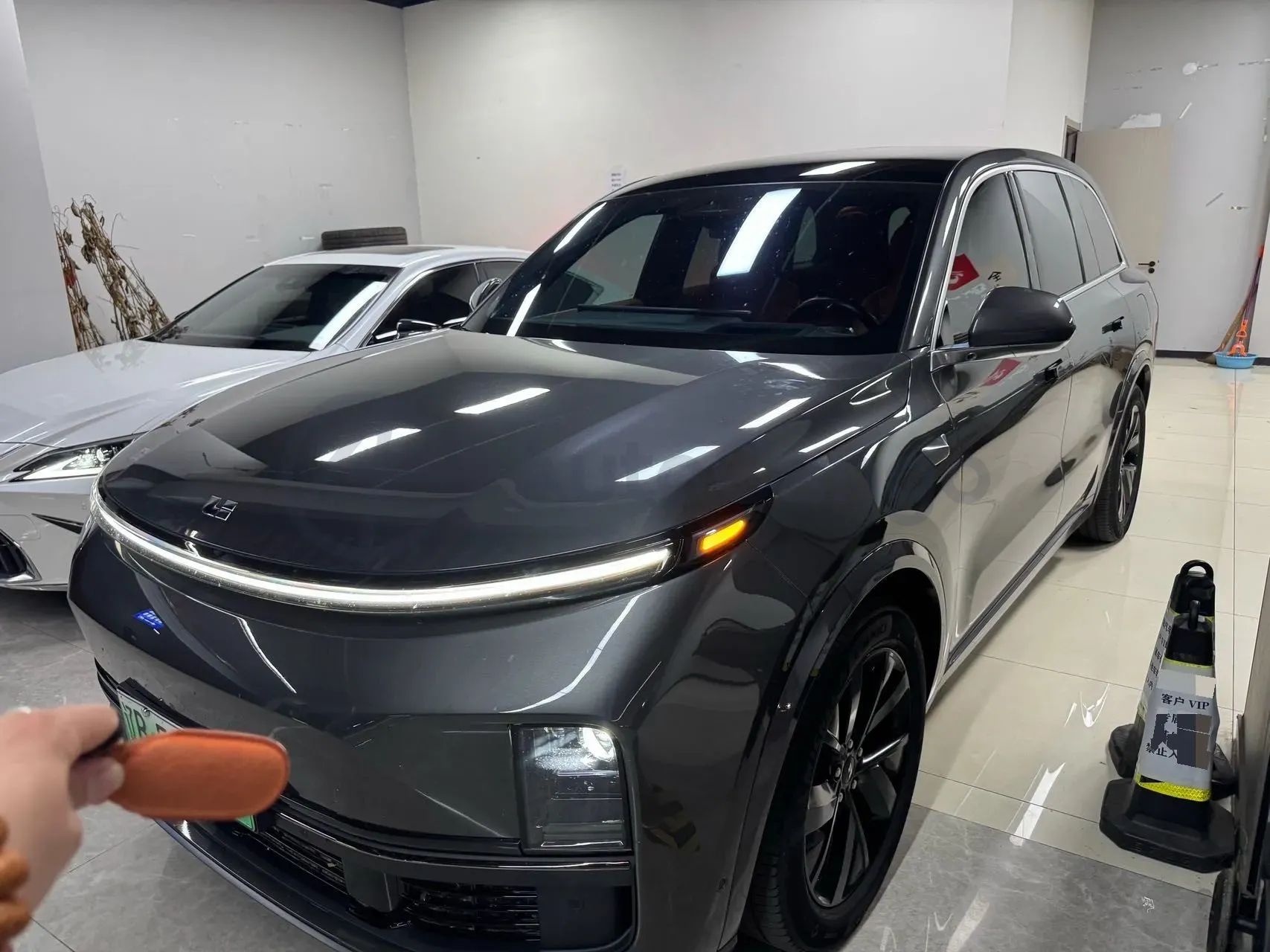 2023 Li L8 Range Extended 154HP REEV 40.9KWH,autocango,china used car exporter,china ev exporter,chinese used car exporter,chinese used ev exporter