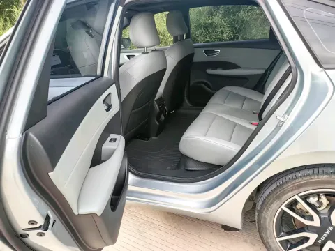 2025 Roewe D6 BEV
