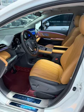 2024 Toyota Granvia 2.5L 189HP L4 E-CVT Hybrid
