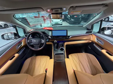 2024 Toyota Granvia 2.5L 189HP L4 E-CVT Hybrid