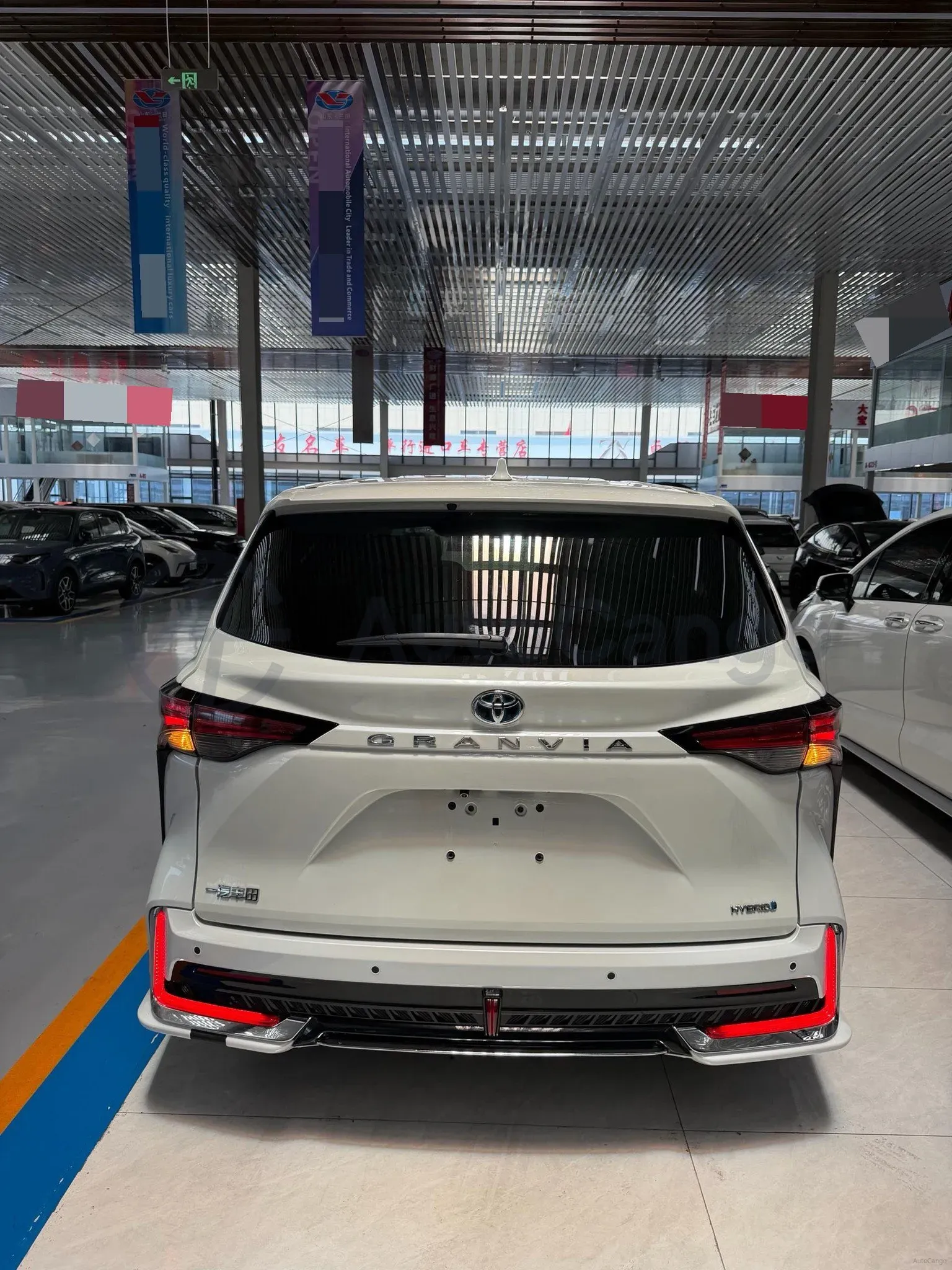 2024 Toyota Granvia 2.5L 189HP L4 E-CVT Hybrid,autocango,china used car exporter,china ev exporter,chinese used car exporter,chinese used ev exporter