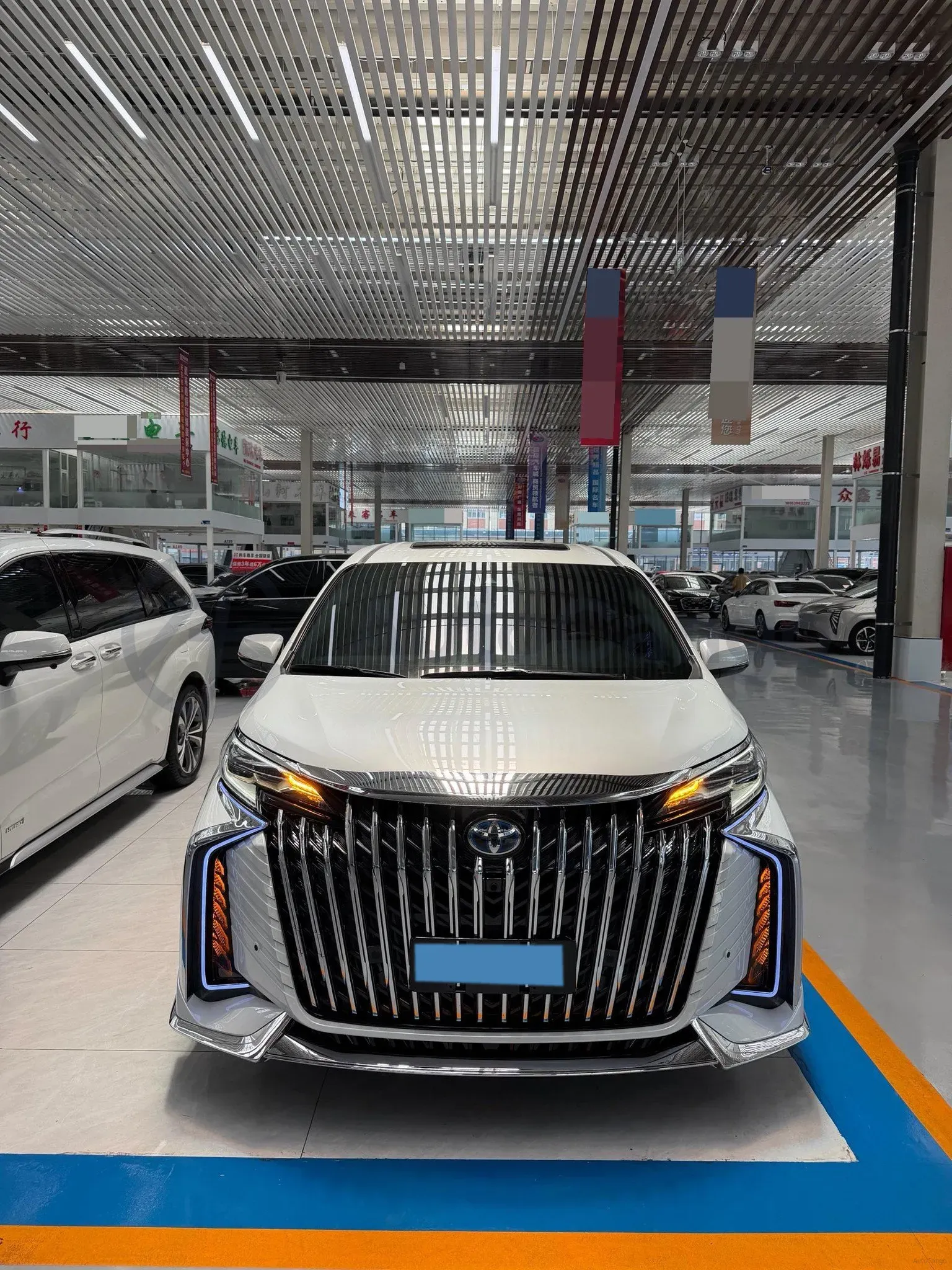 2024 Toyota Granvia 2.5L 189HP L4 E-CVT Hybrid,autocango,china used car exporter,china ev exporter,chinese used car exporter,chinese used ev exporter