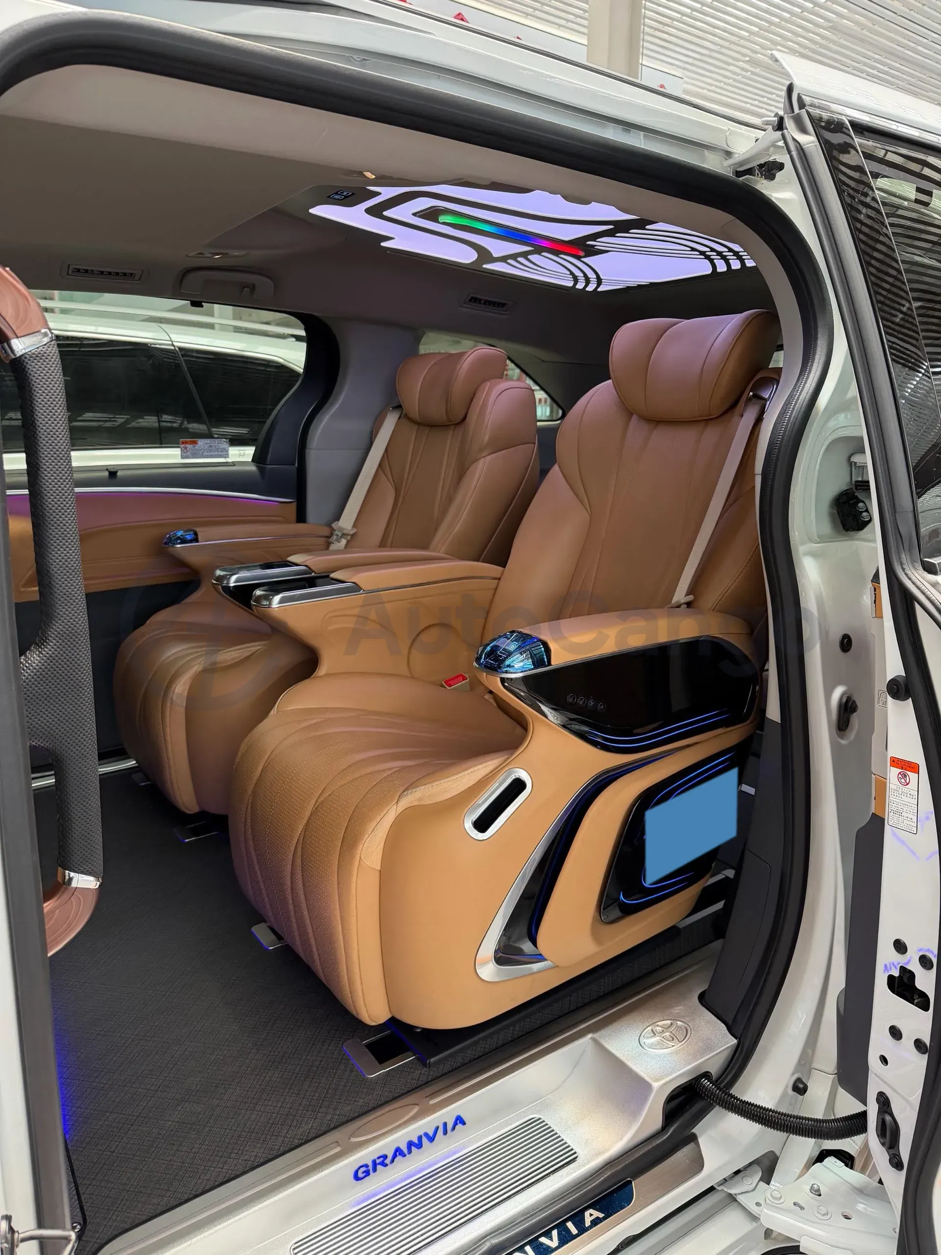 2024 Toyota Granvia 2.5L 189HP L4 E-CVT Hybrid,autocango,china used car exporter,china ev exporter,chinese used car exporter,chinese used ev exporter
