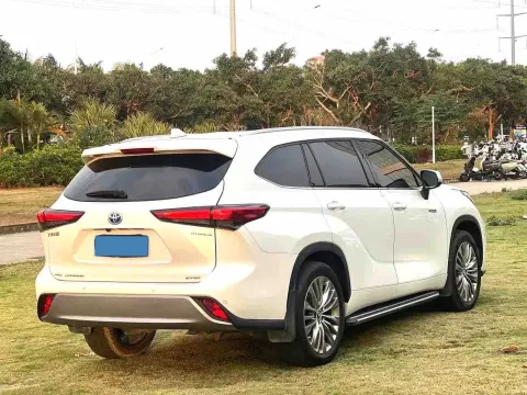 2023 Toyota Highlander 2.5L 189HP L4 E-CVT Hybrid