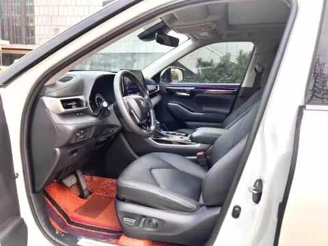 2023 Toyota Highlander 2.5L 189HP L4 E-CVT Hybrid