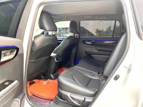 2023 Toyota Highlander 2.5L 189HP L4 E-CVT Hybrid
